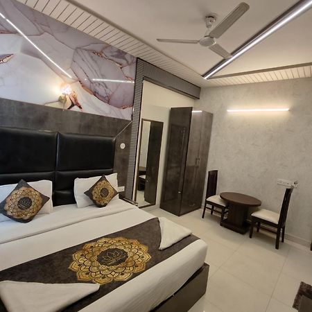 Hotel Smart Plaza New Delhi Exterior photo