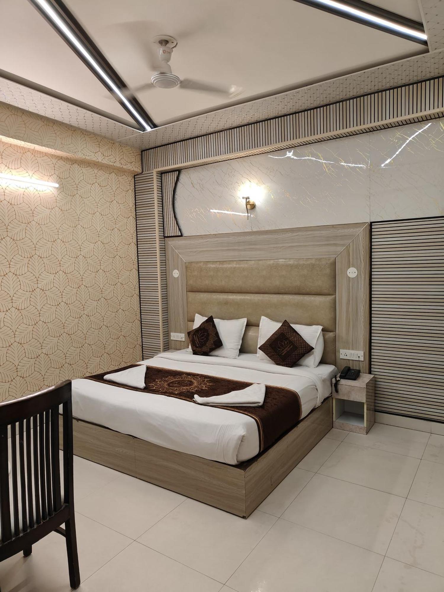 Hotel Smart Plaza New Delhi Exterior photo