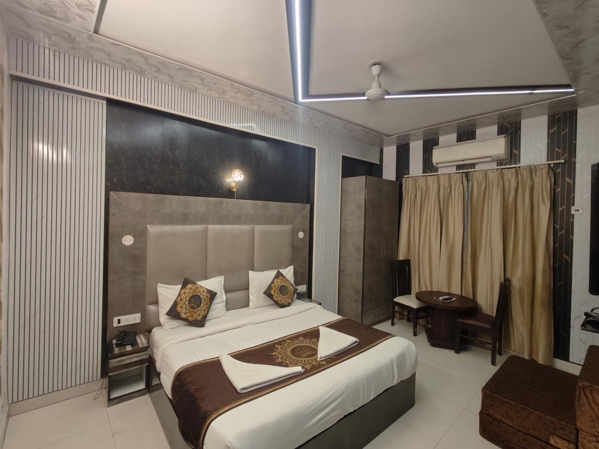 Hotel Smart Plaza New Delhi Exterior photo