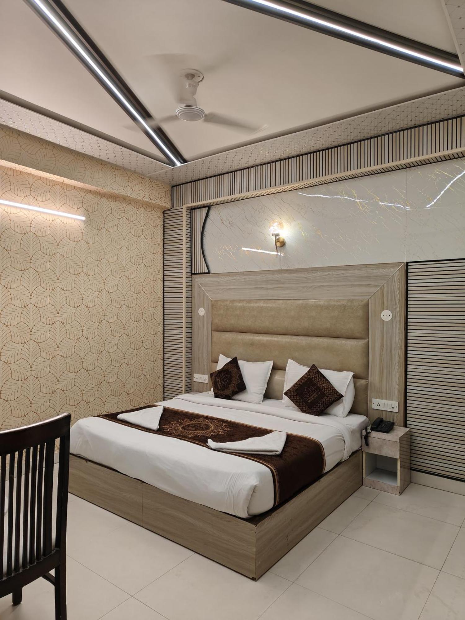 Hotel Smart Plaza New Delhi Exterior photo