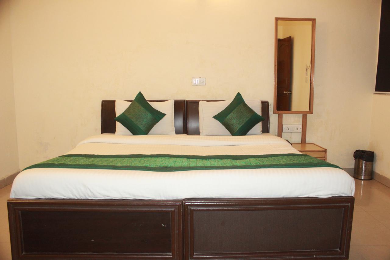 Hotel Smart Plaza New Delhi Exterior photo