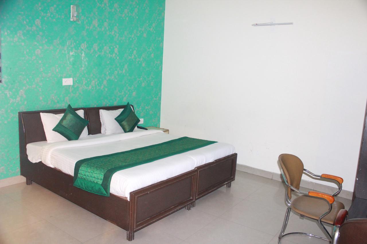 Hotel Smart Plaza New Delhi Exterior photo
