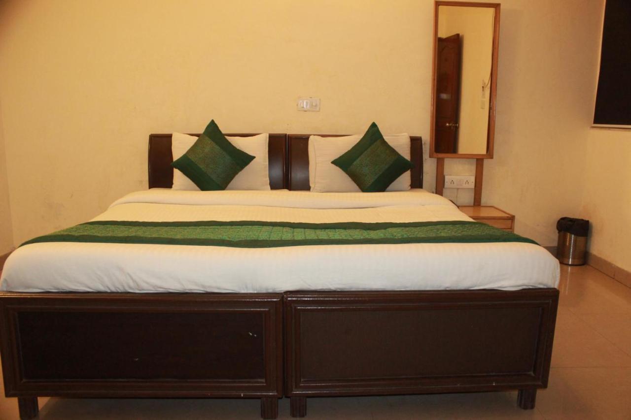 Hotel Smart Plaza New Delhi Exterior photo