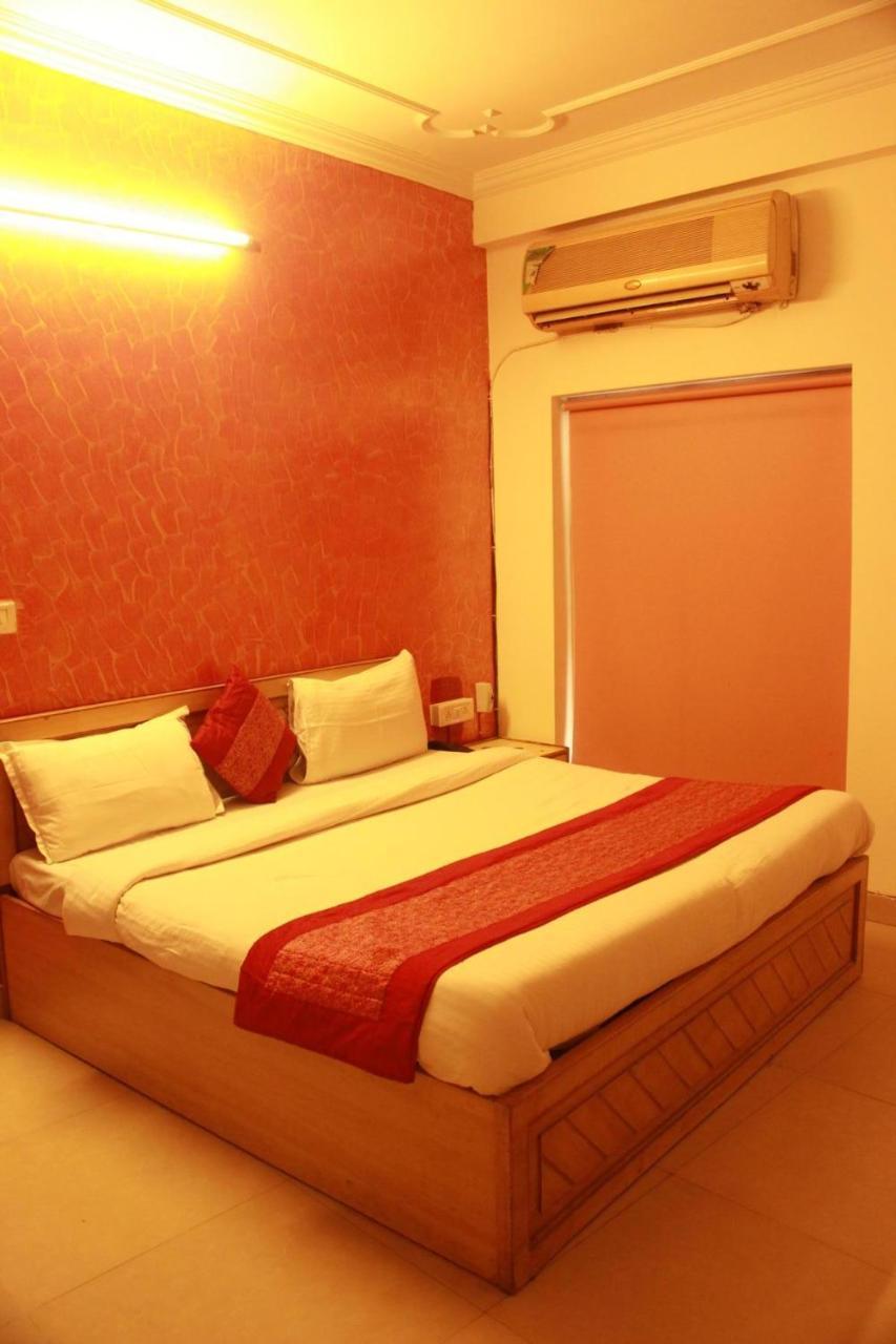 Hotel Smart Plaza New Delhi Exterior photo