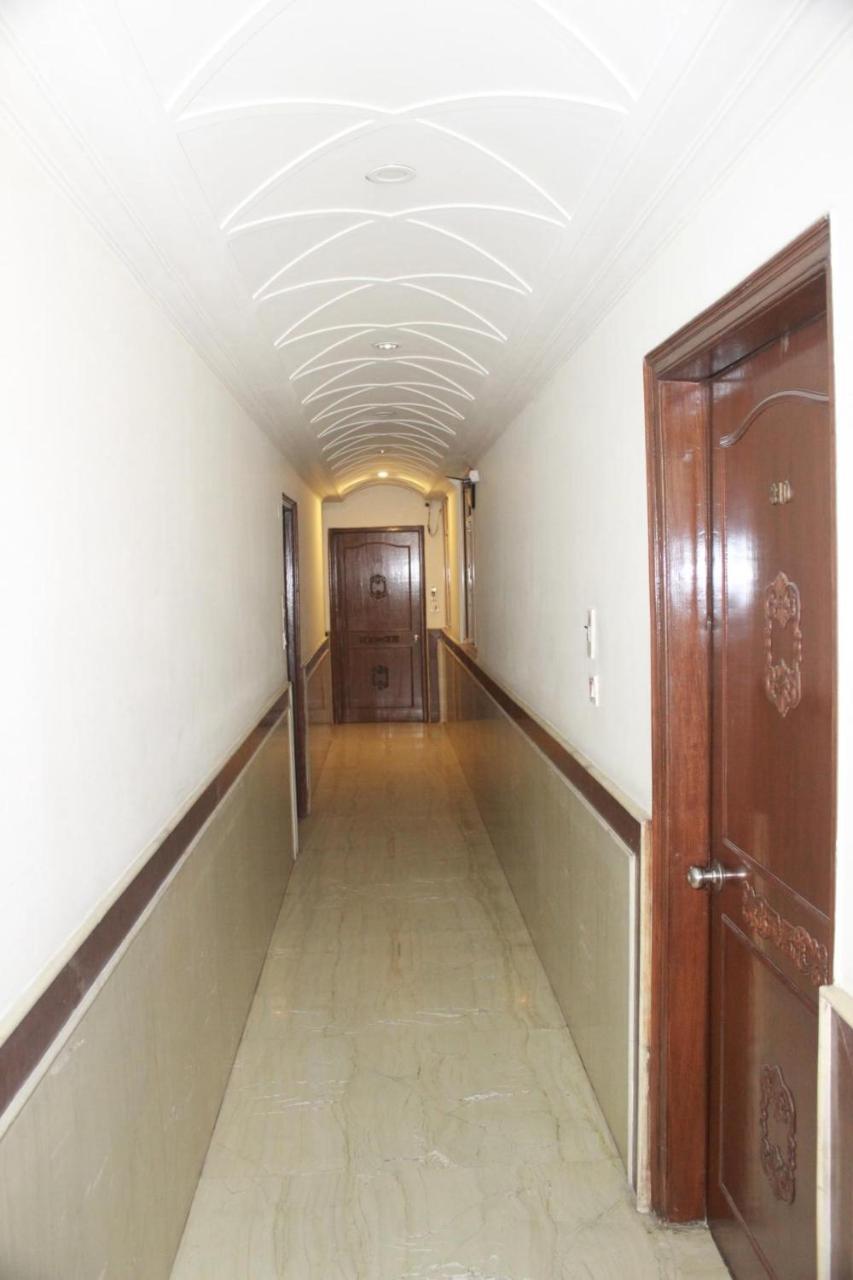 Hotel Smart Plaza New Delhi Exterior photo