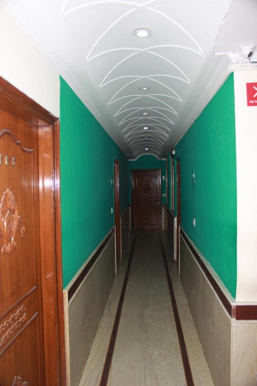 Hotel Smart Plaza New Delhi Exterior photo