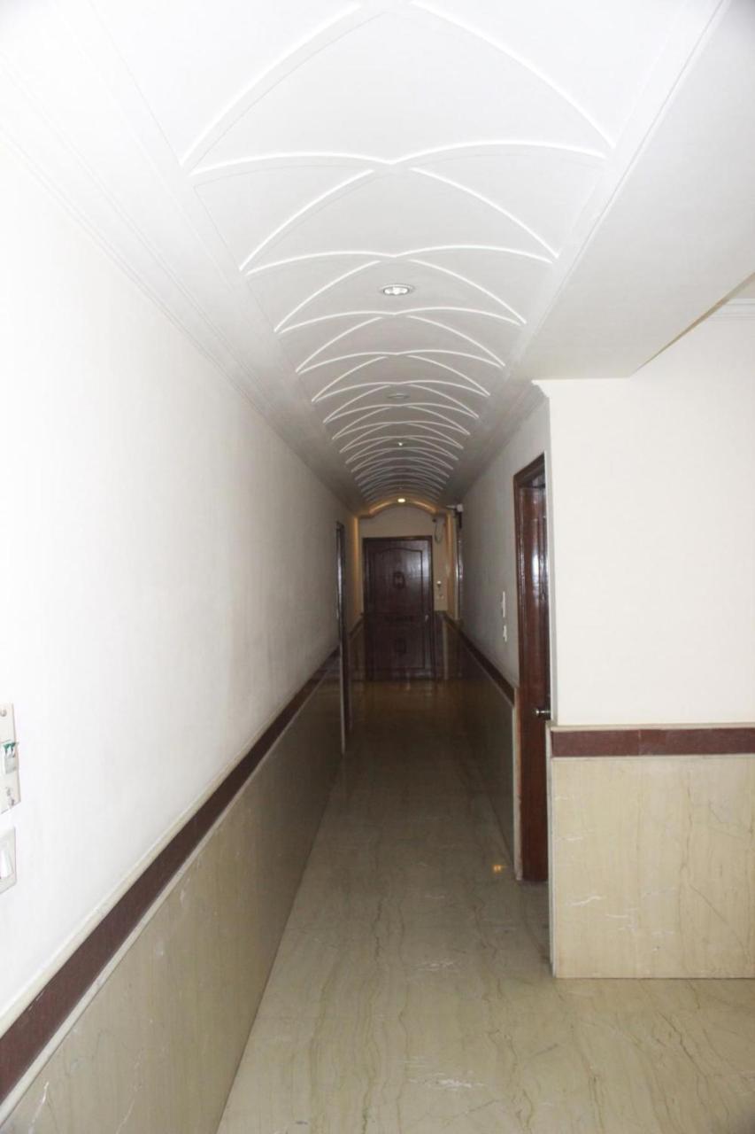Hotel Smart Plaza New Delhi Exterior photo